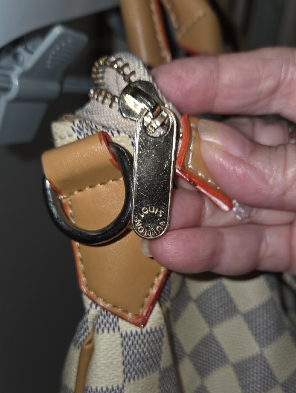 Designer-Style Cream Checkerboard Damier Tote Bag - Picture 6 of 13